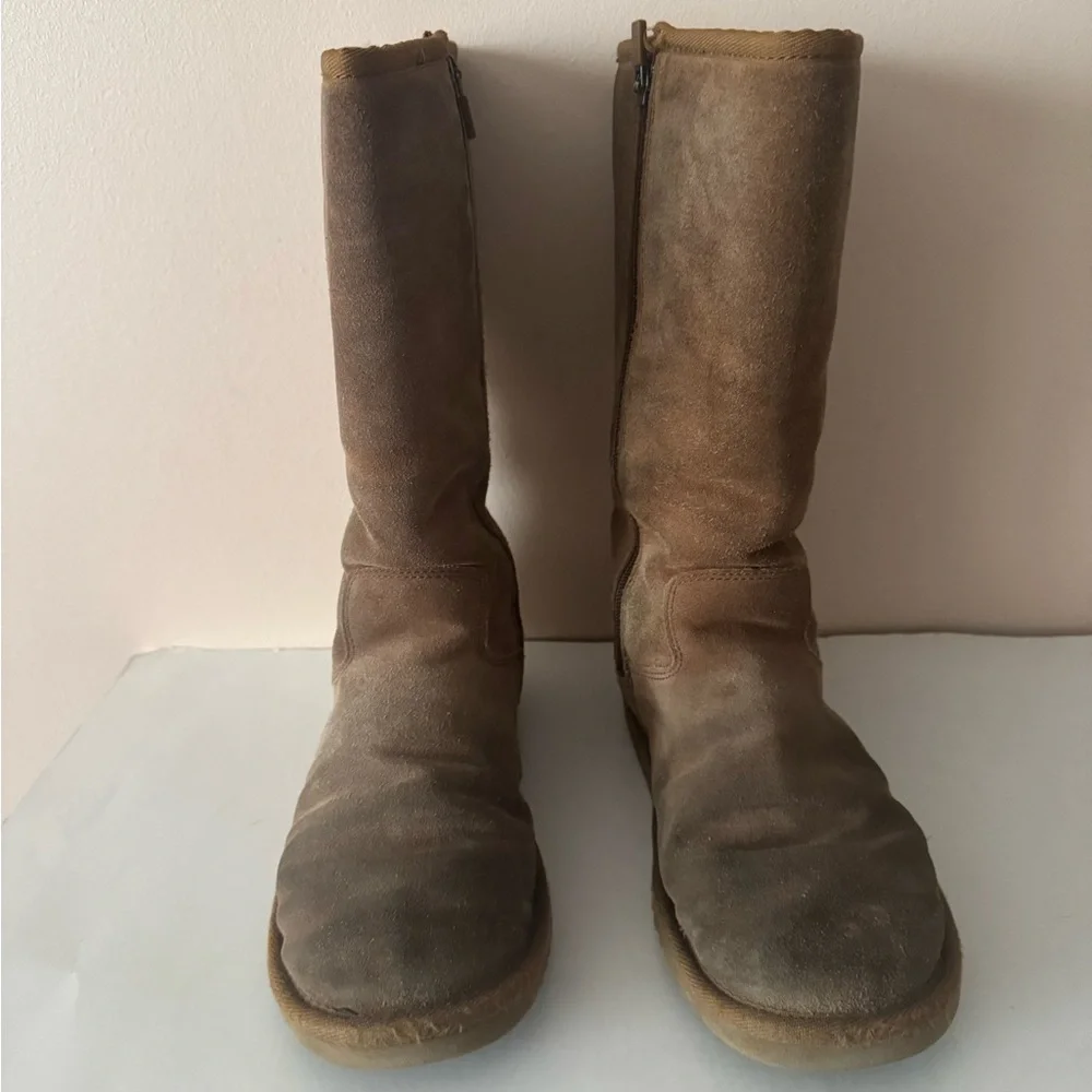 UGG real shearling suede leather Winter Boots with Side Zipper. Size: 8